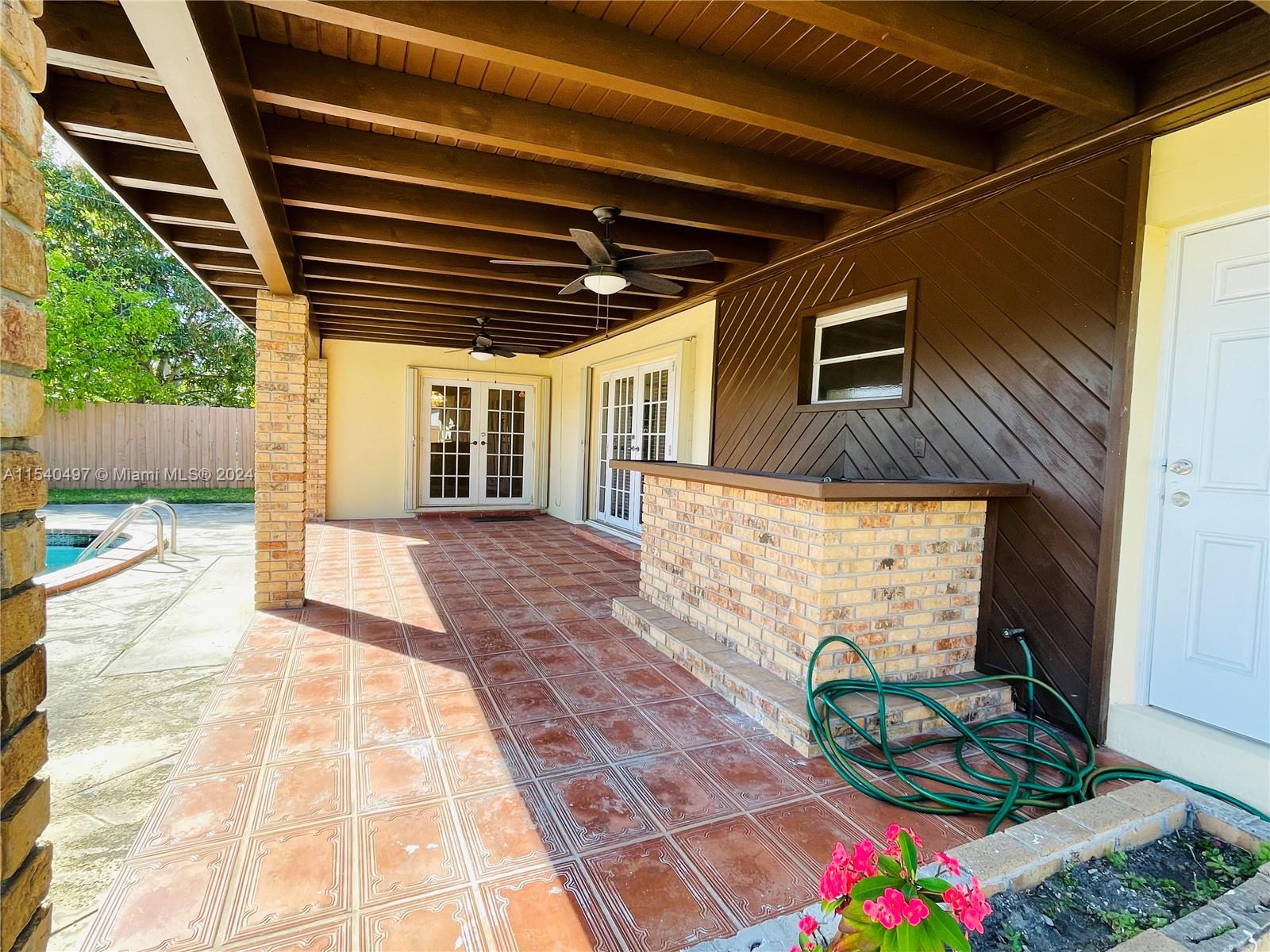 9350 SW 52nd Ter