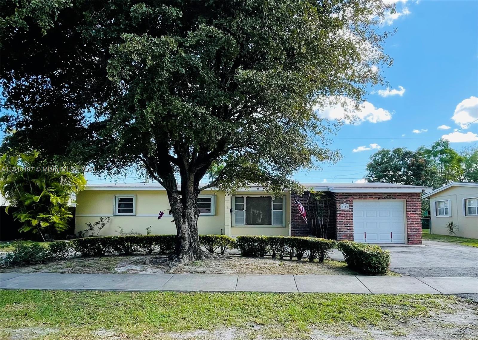 9350 SW 52nd Ter