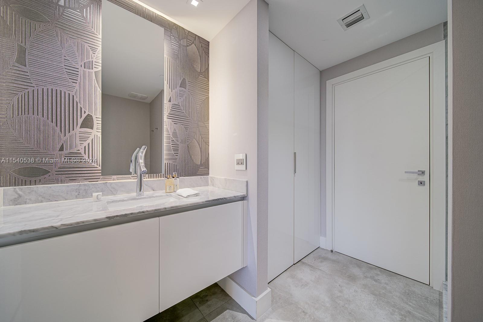 1010 Brickell Ave # 2501