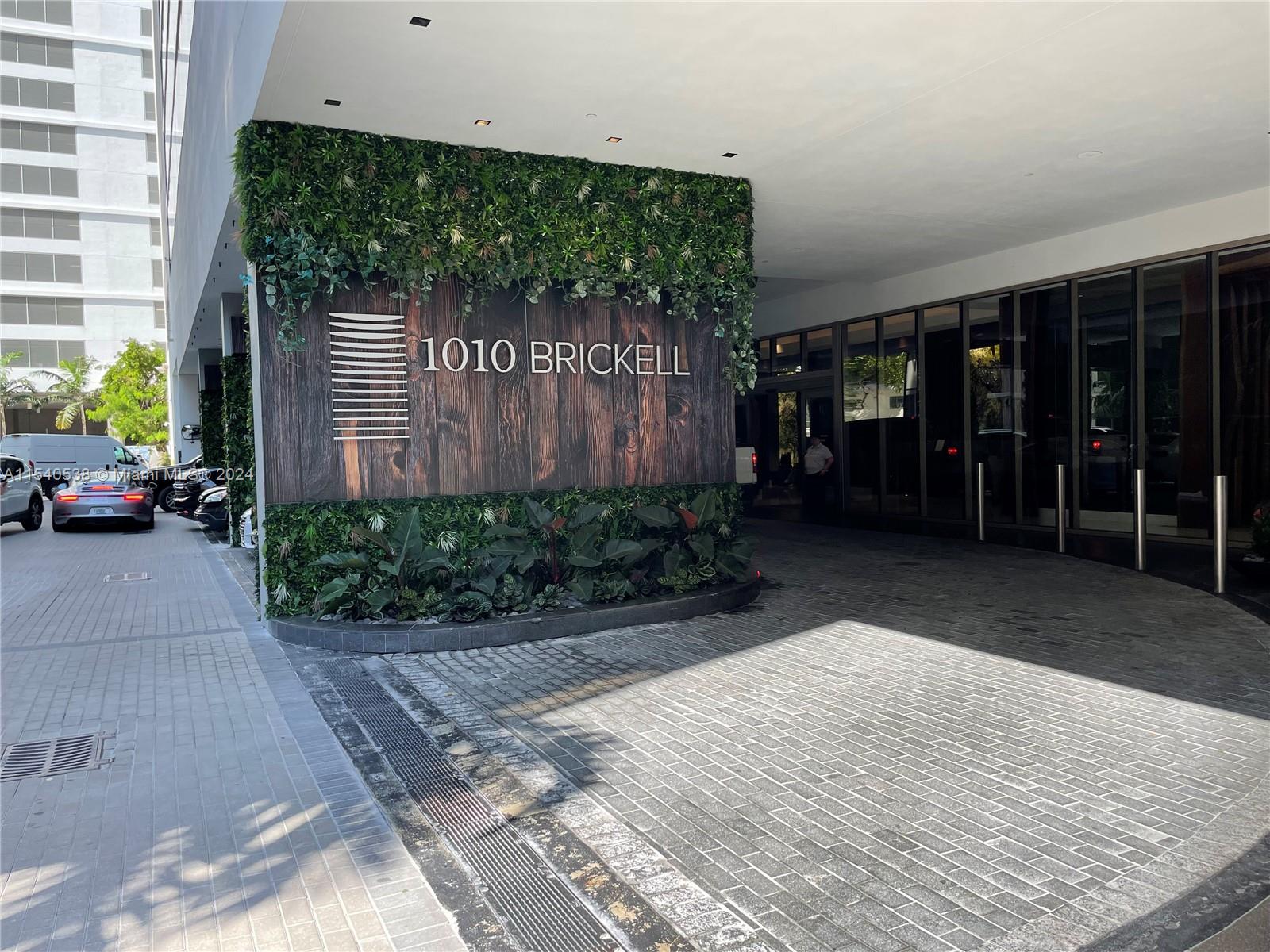 1010 Brickell Ave # 2501