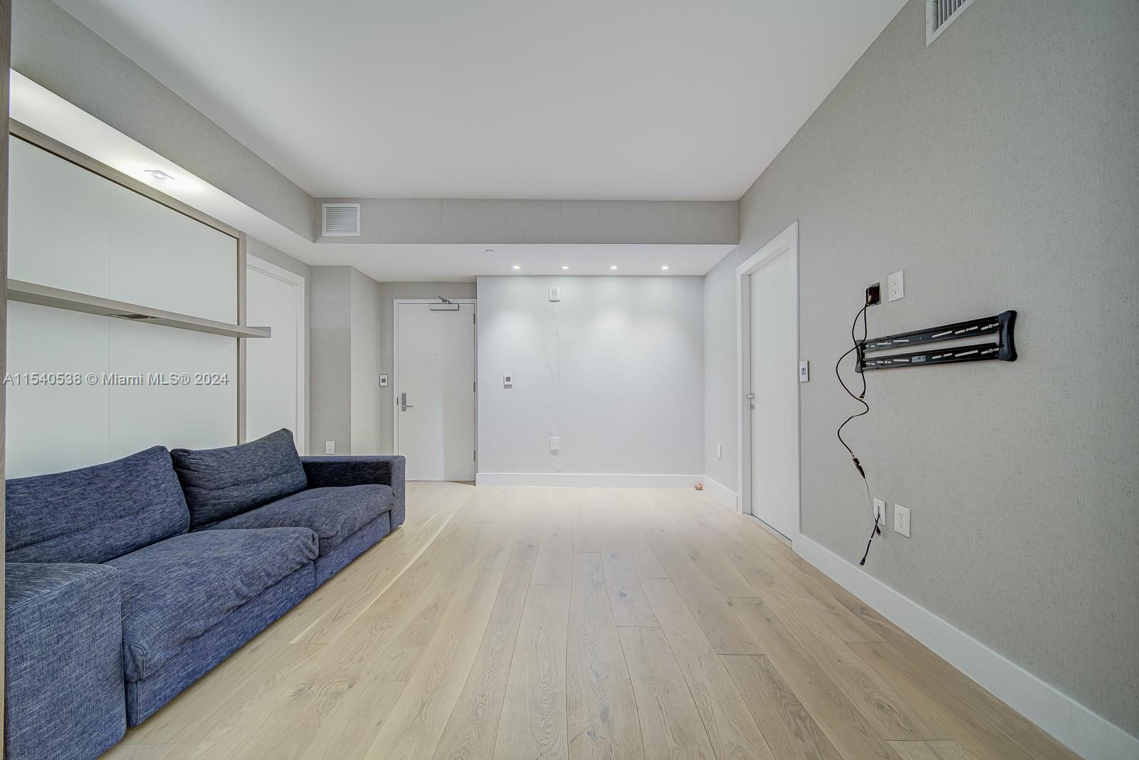 1010 Brickell Ave # 2501