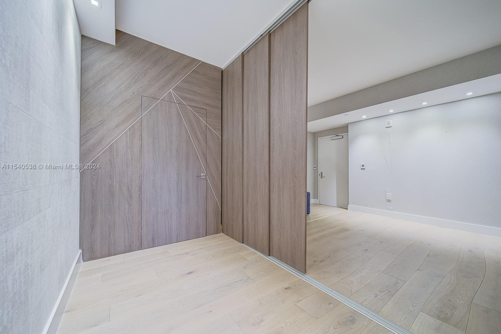 1010 Brickell Ave # 2501