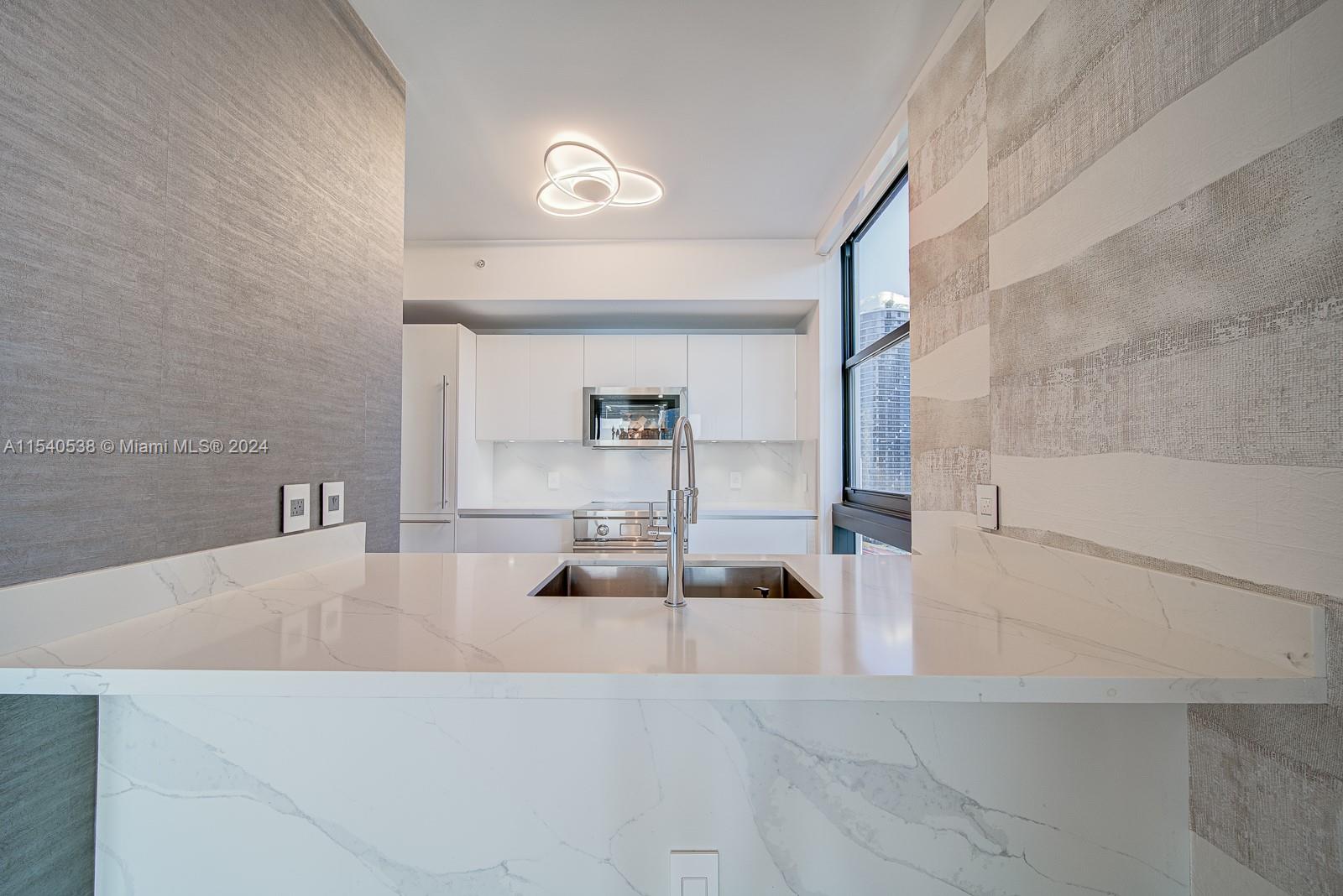 1010 Brickell Ave # 2501