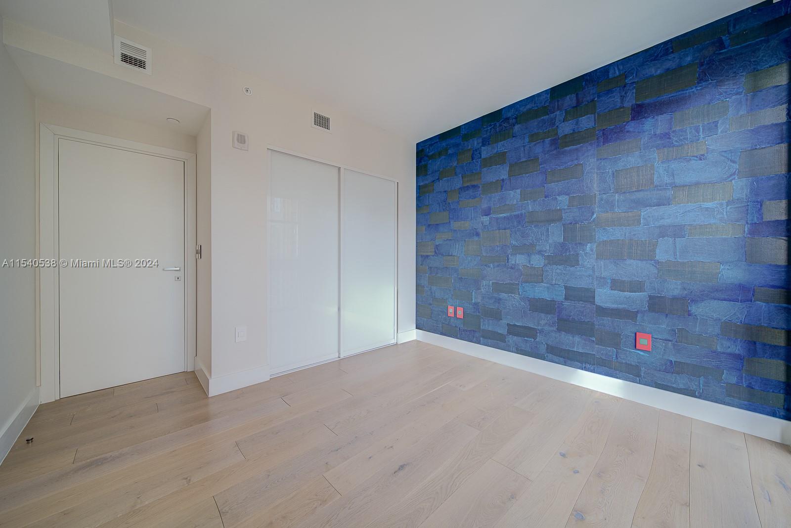 1010 Brickell Ave # 2501