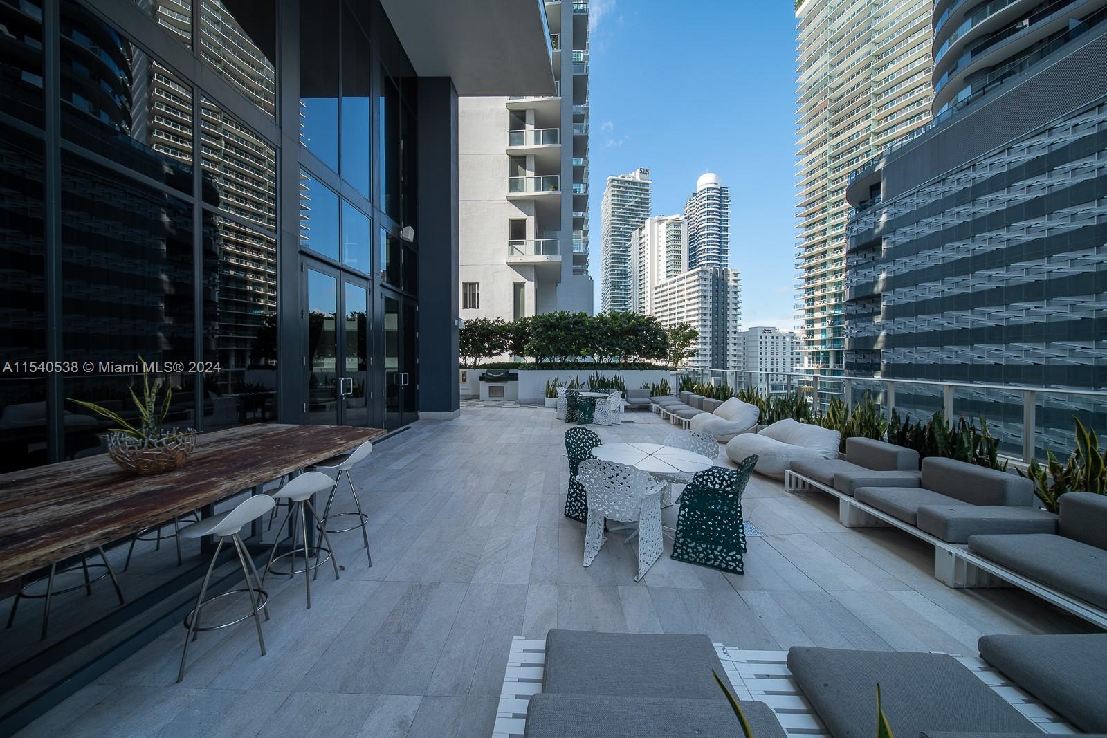 1010 Brickell Ave # 2501