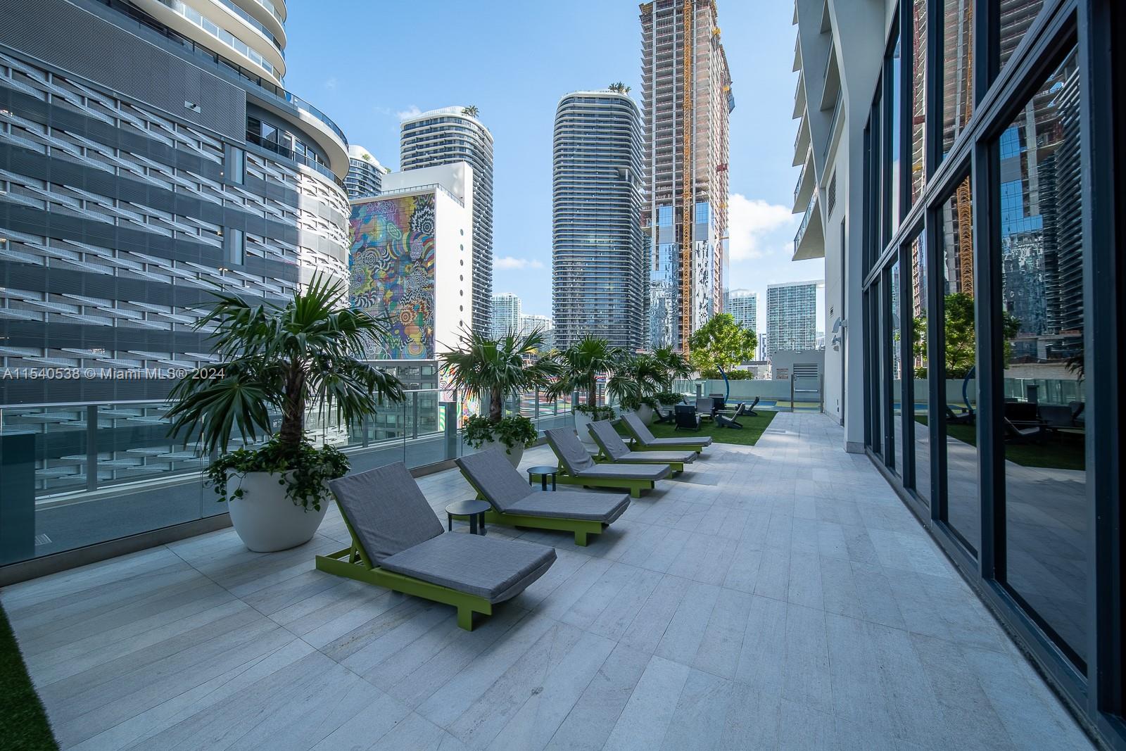 1010 Brickell Ave # 2501