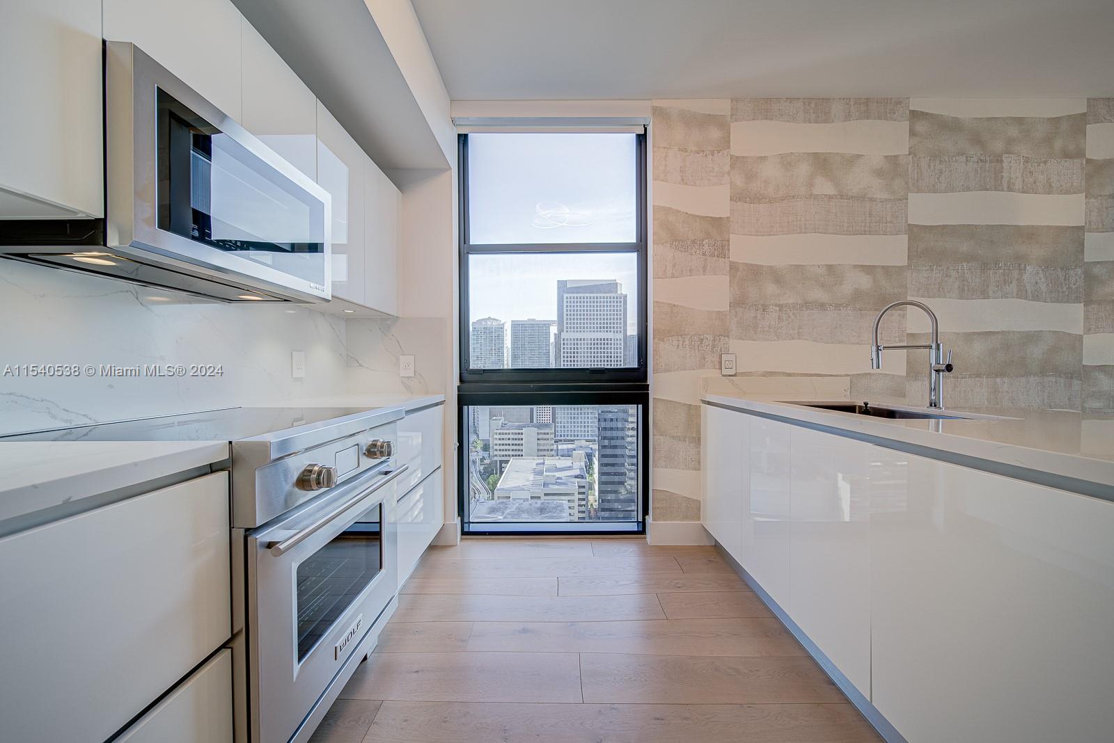 1010 Brickell Ave # 2501