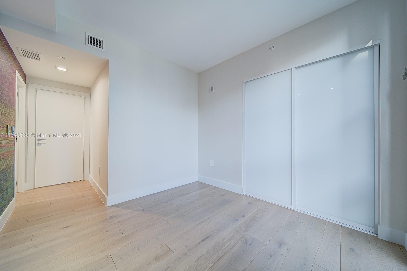 1010 Brickell Ave # 2501