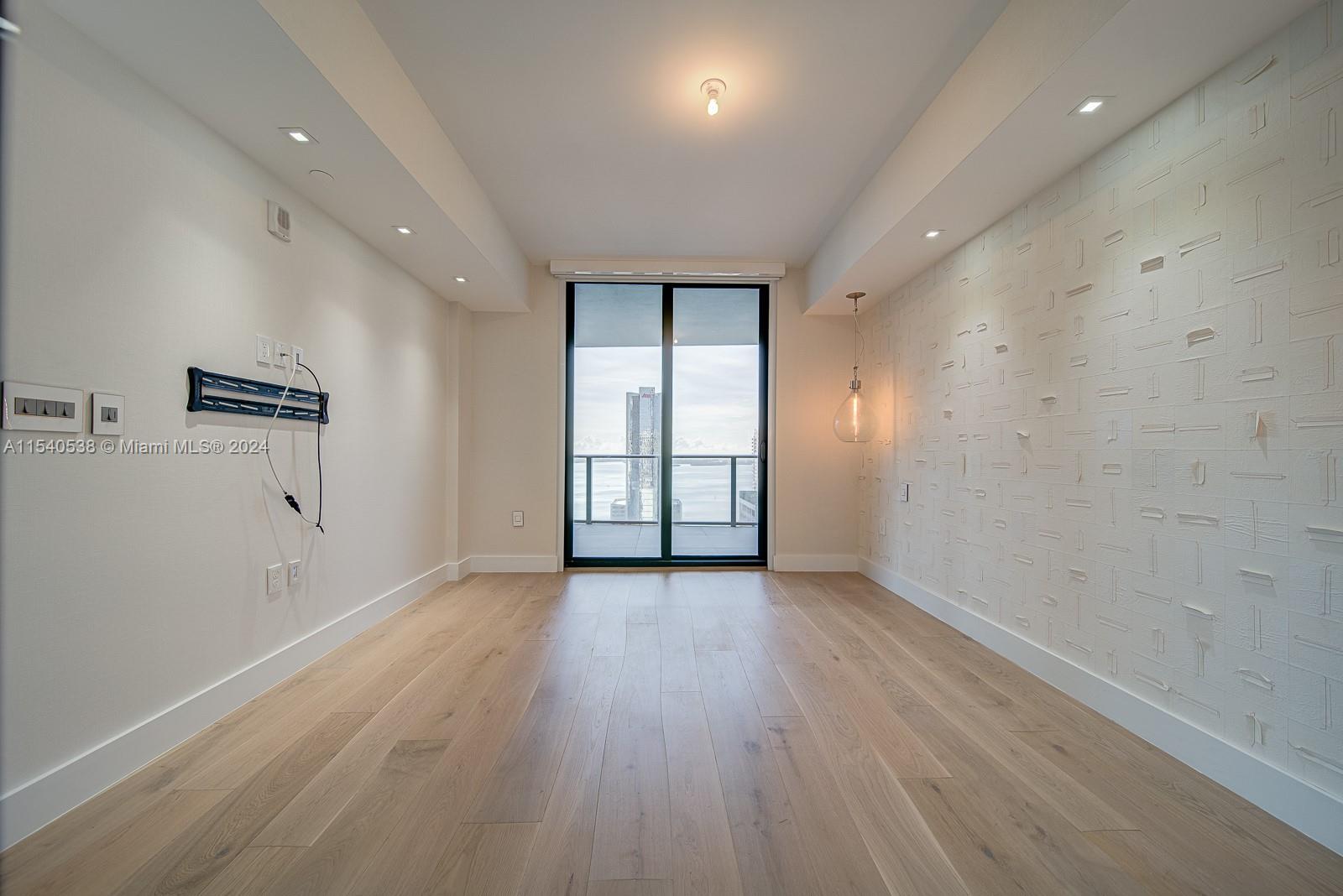 1010 Brickell Ave # 2501