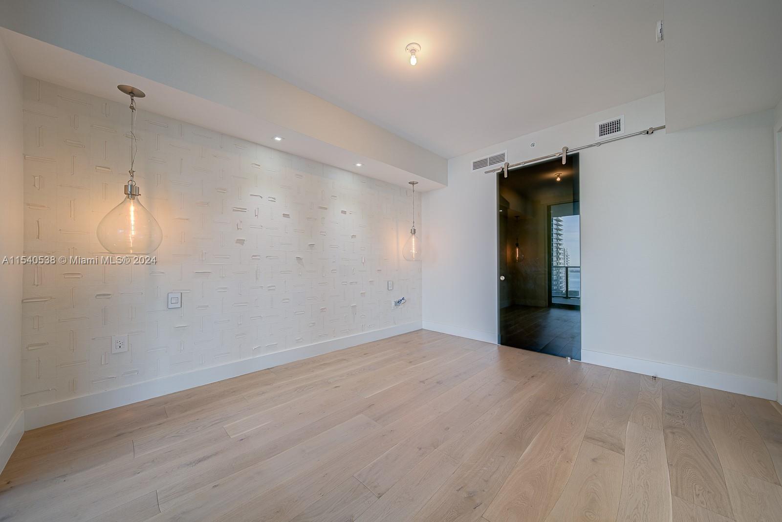 1010 Brickell Ave # 2501