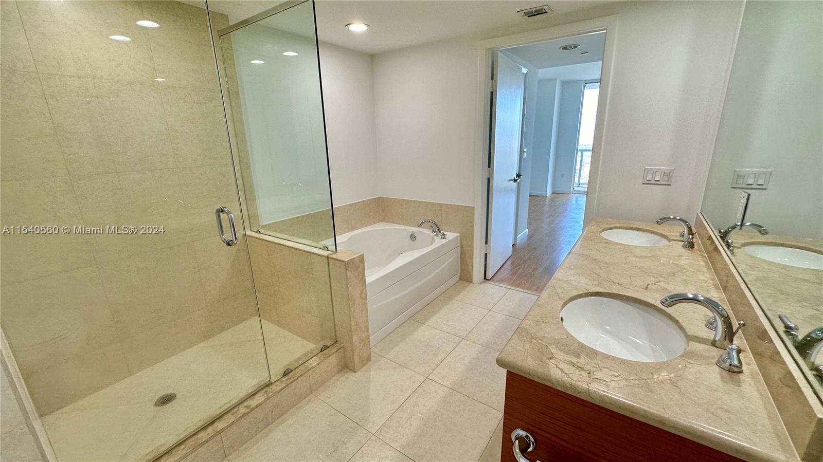 50 Biscayne Blvd # 3910