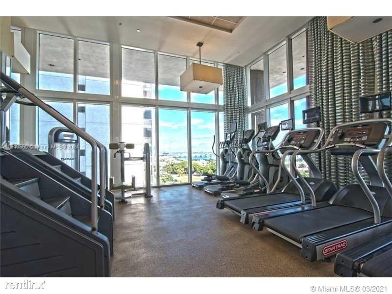 50 Biscayne Blvd # 3910