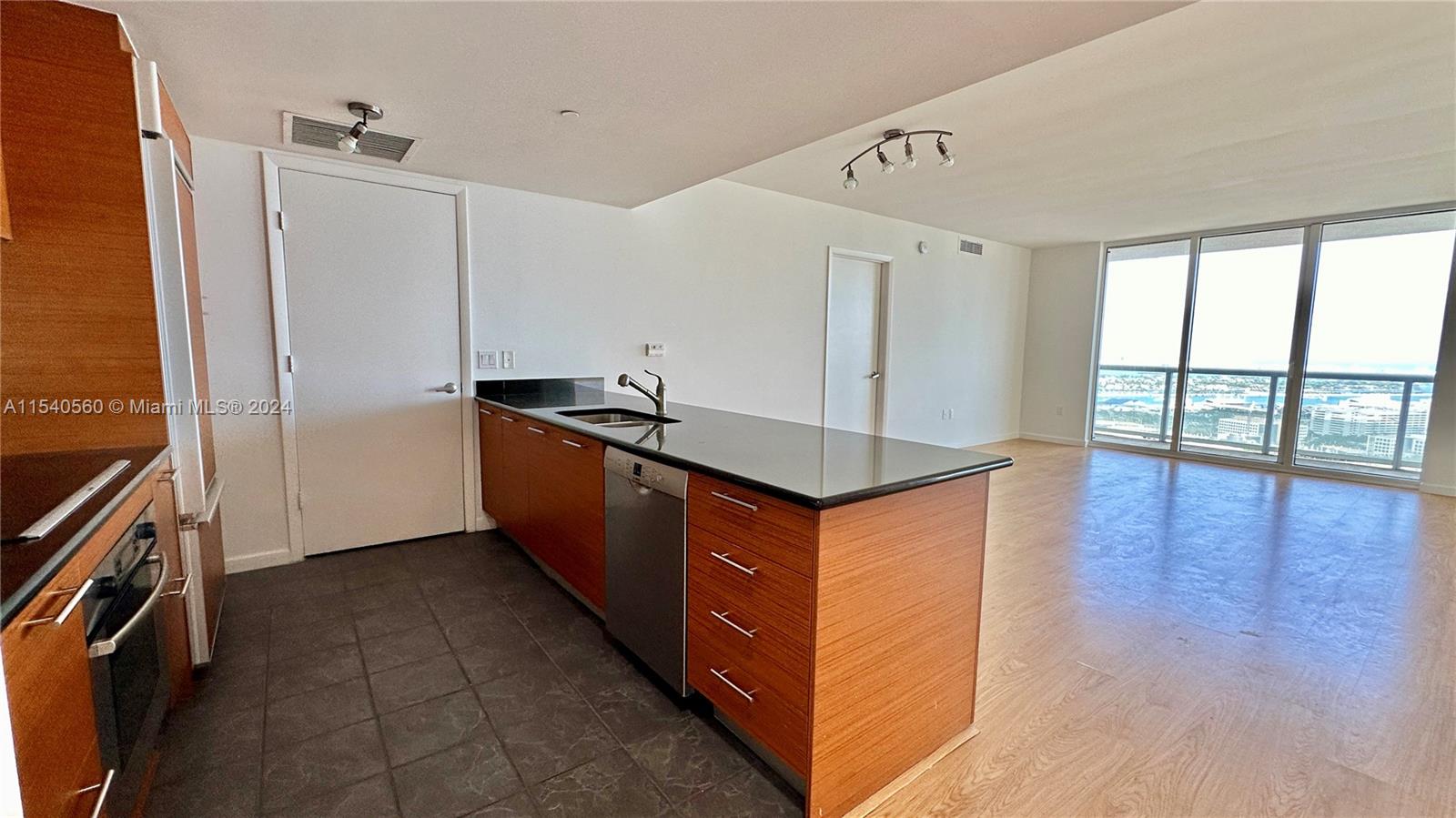 50 Biscayne Blvd # 3910