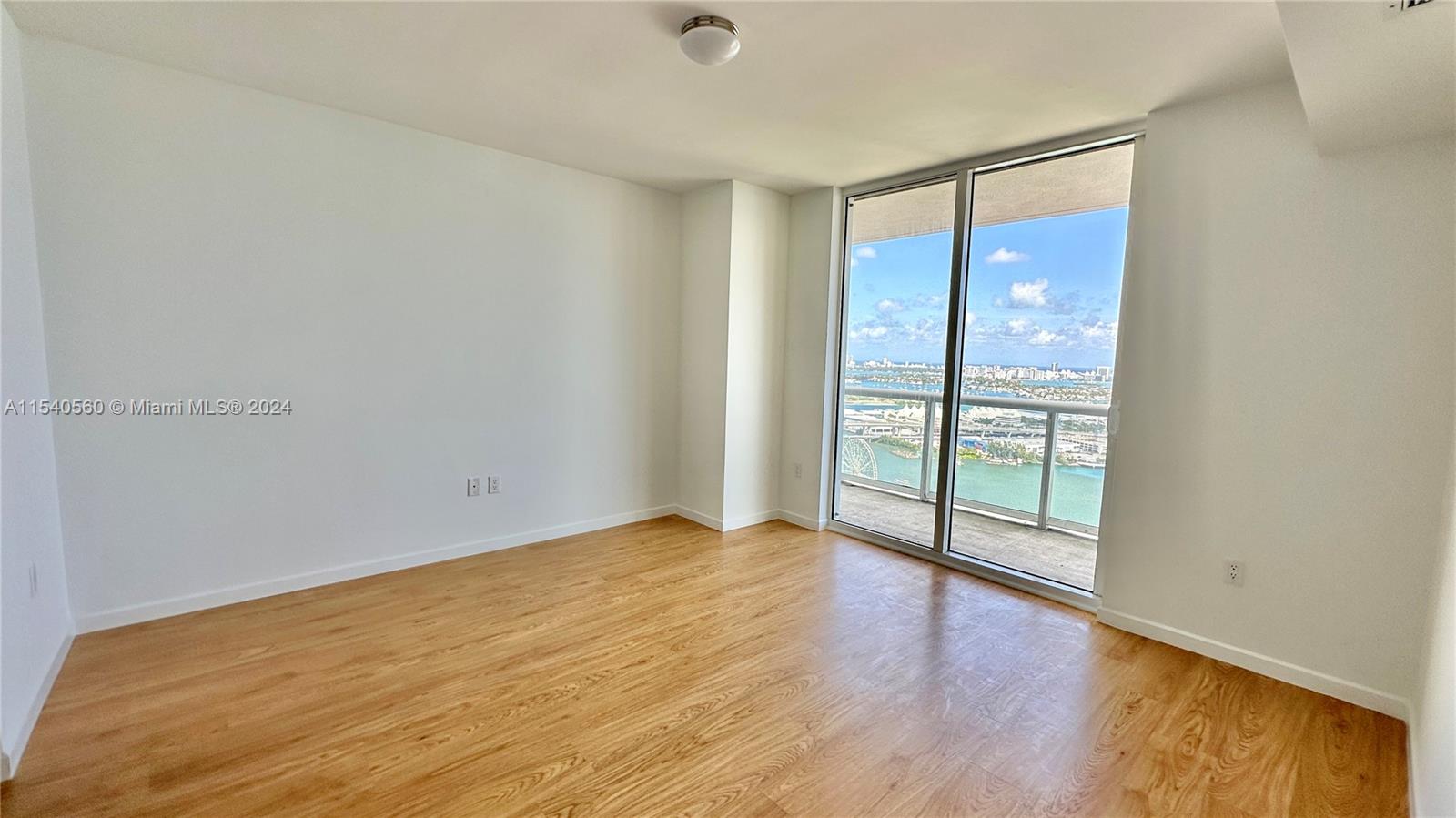 50 Biscayne Blvd # 3910