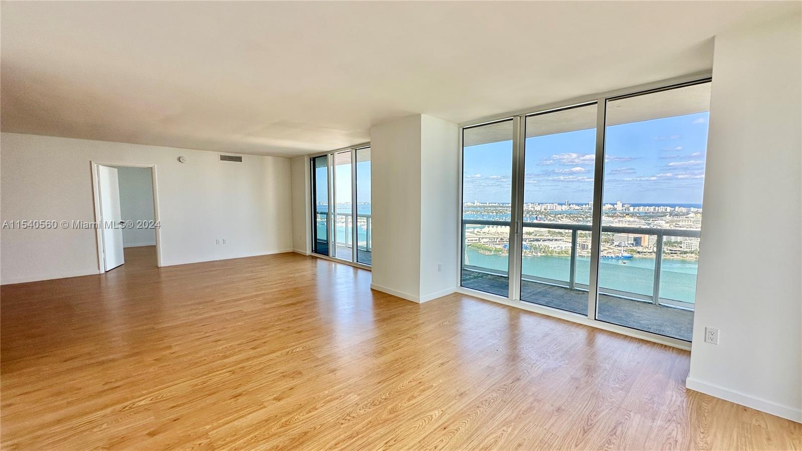 50 Biscayne Blvd # 3910