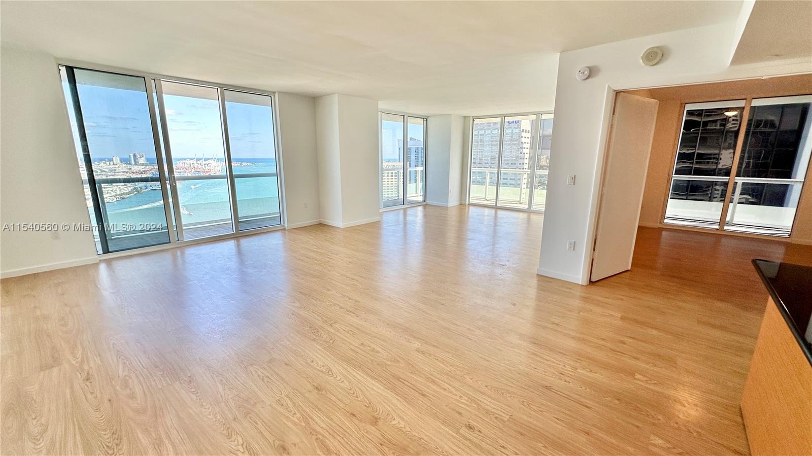 50 Biscayne Blvd # 3910