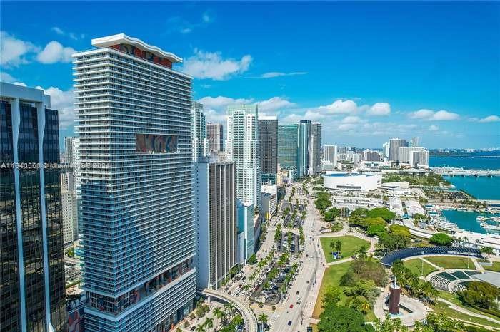 50 Biscayne Blvd # 3910