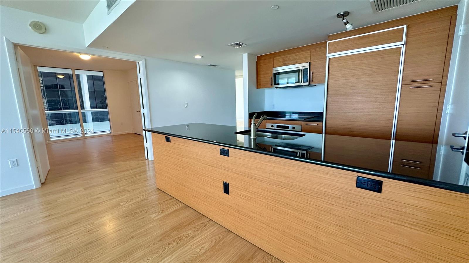 50 Biscayne Blvd # 3910