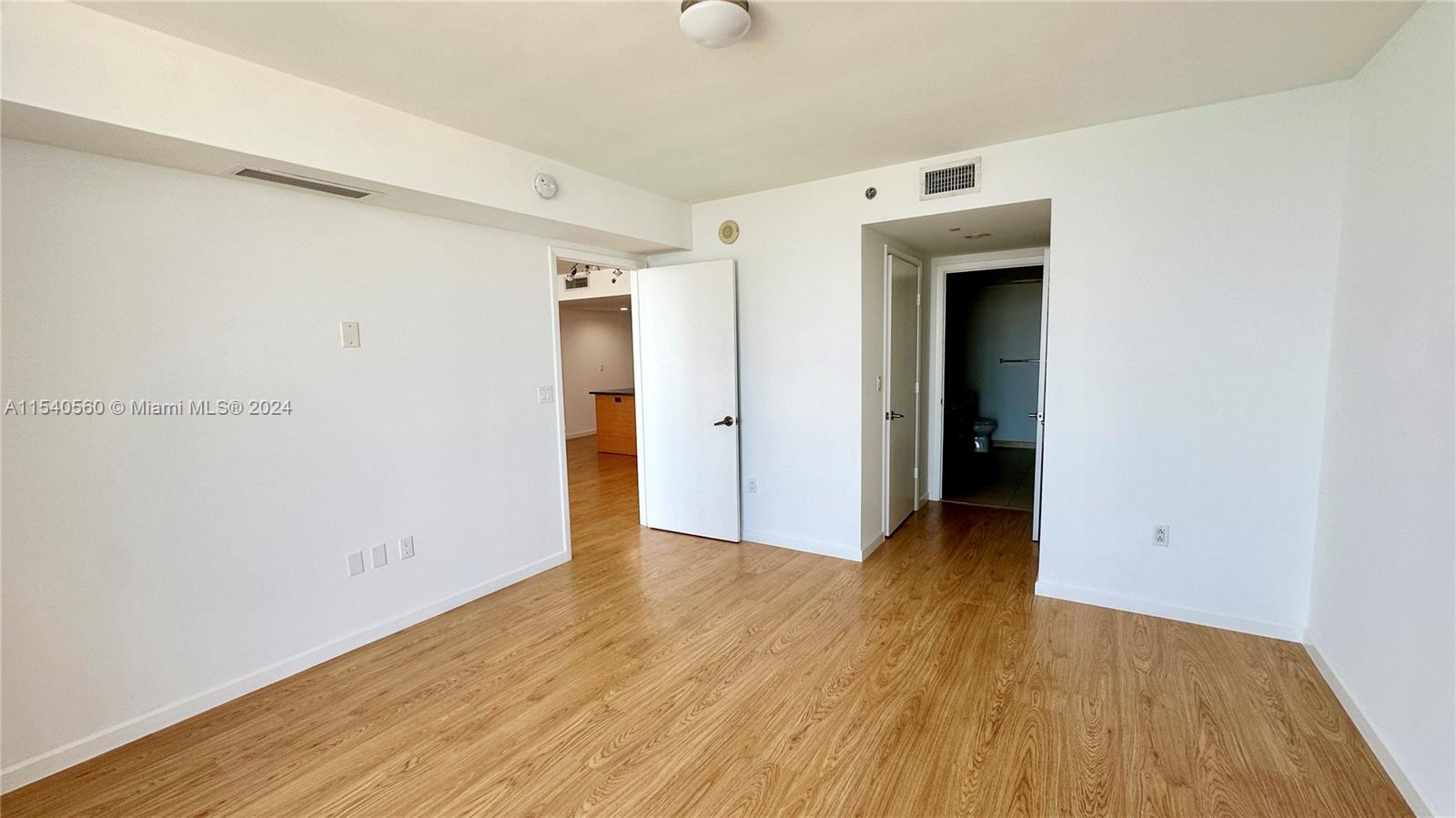 50 Biscayne Blvd # 3910