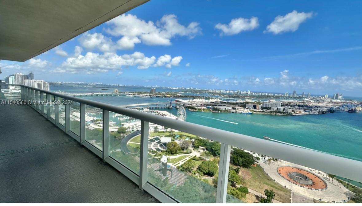50 Biscayne Blvd # 3910