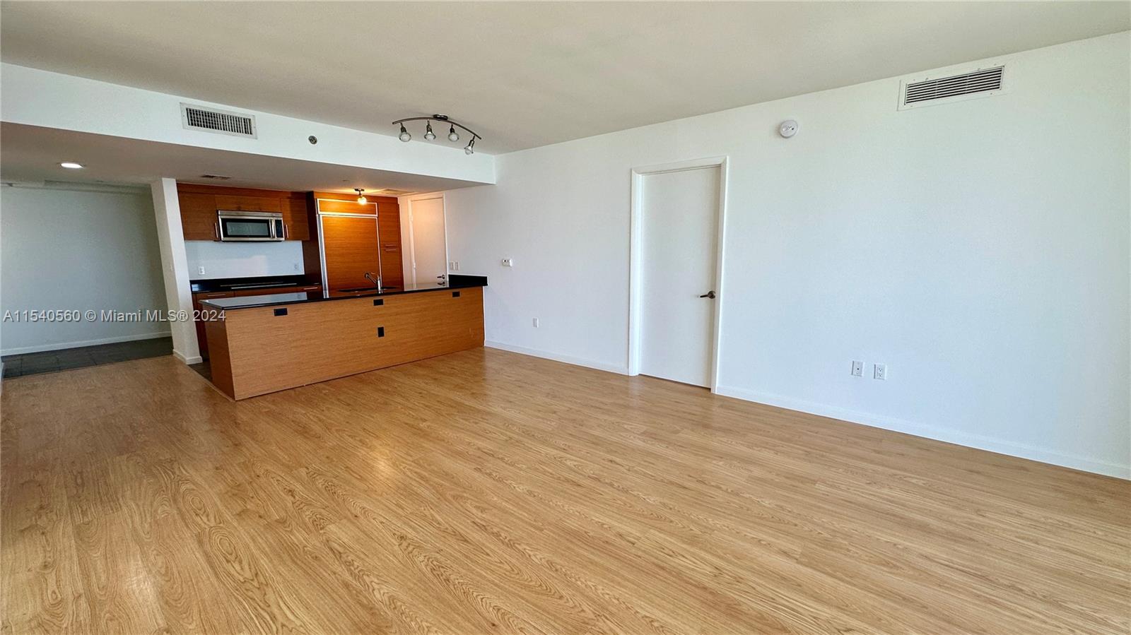 50 Biscayne Blvd # 3910