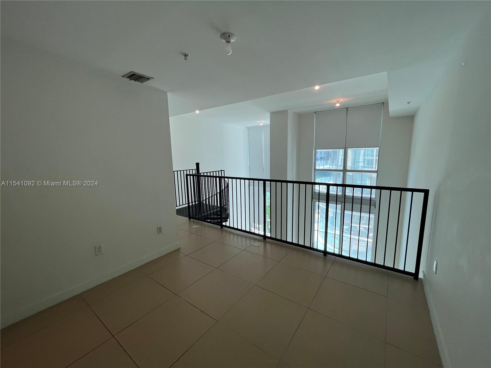 300 S Biscayne Blvd # 406 Unit: L-406