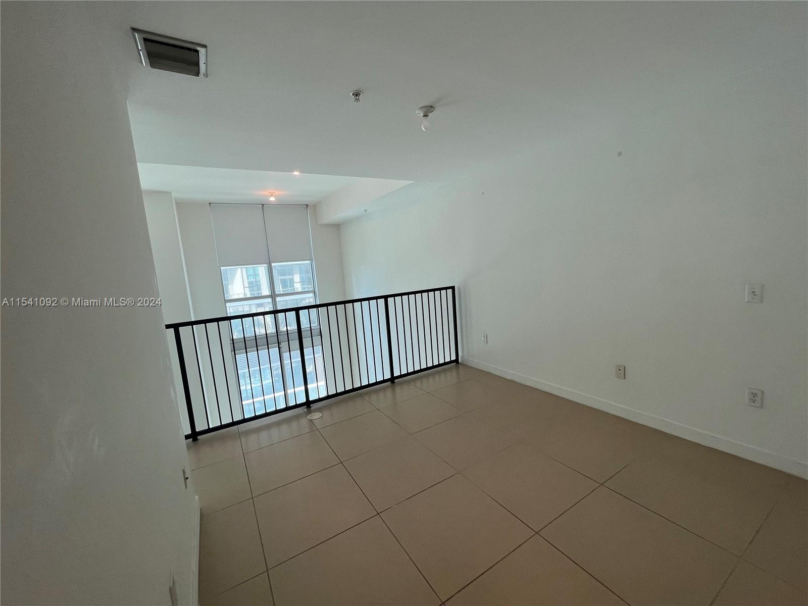 300 S Biscayne Blvd # 406 Unit: L-406