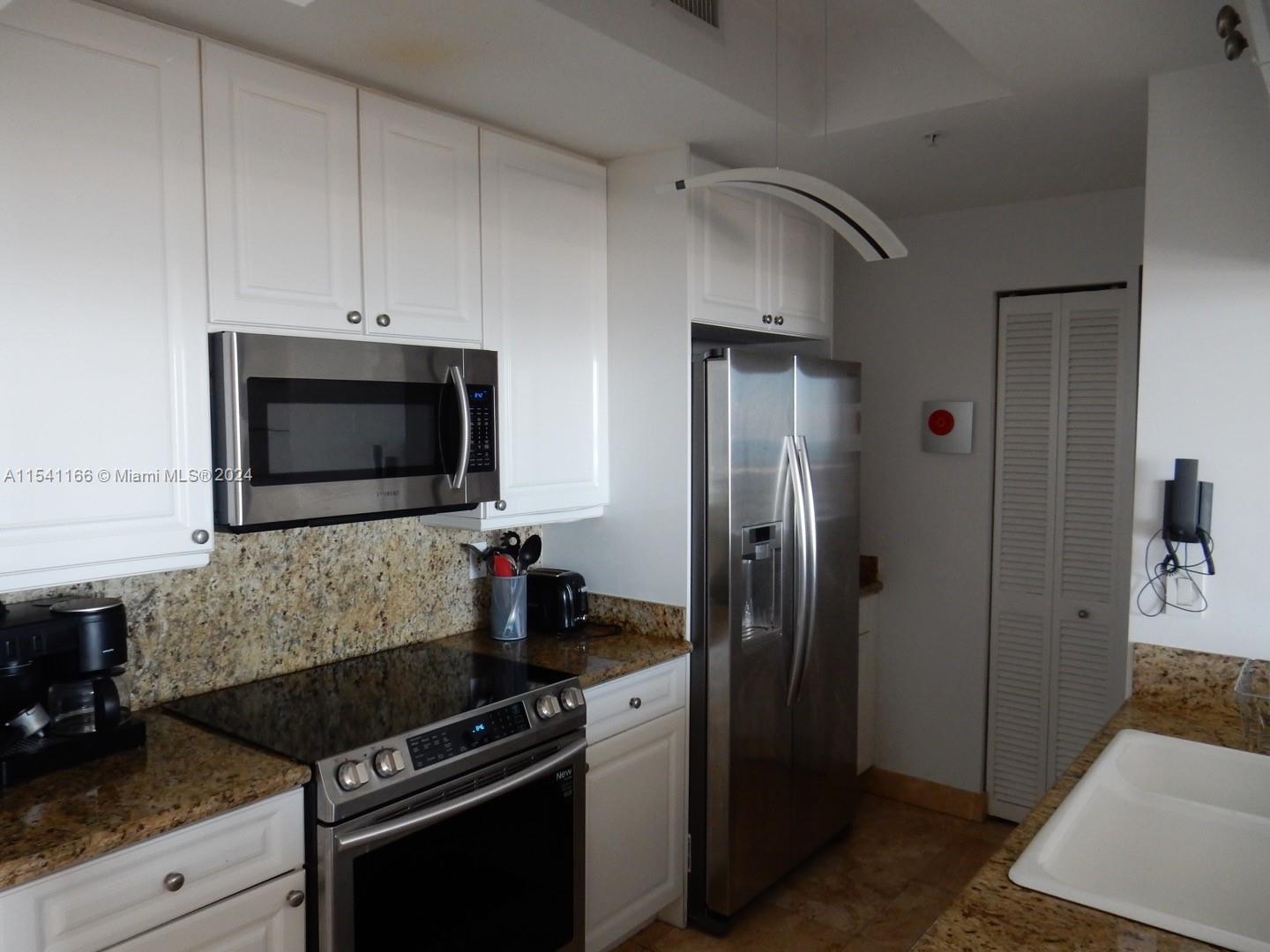 848 Brickell Key Dr # 3303