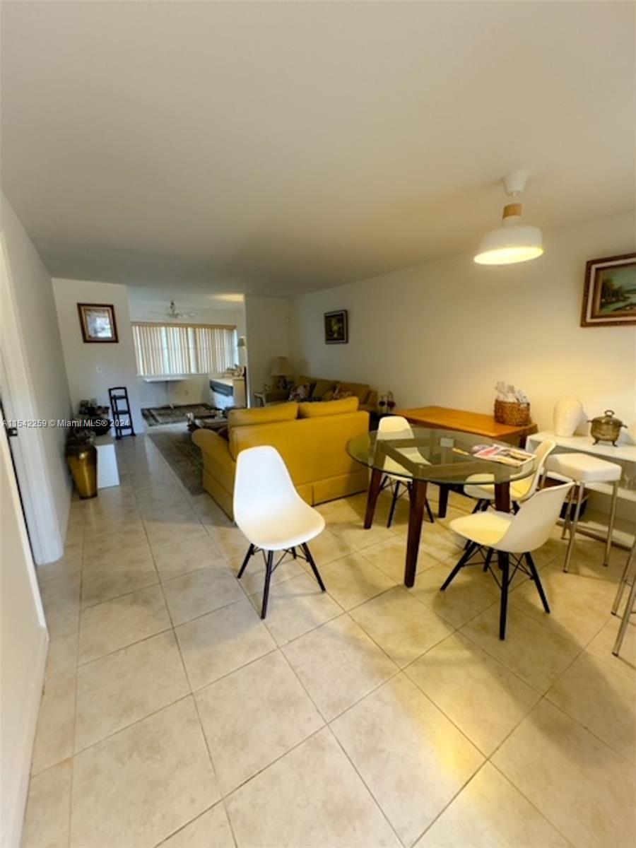9800 SUNRISE LAKES BLVD Unit: 109