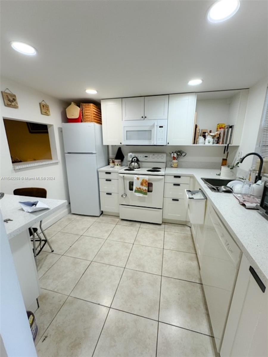 9800 SUNRISE LAKES BLVD Unit: 109