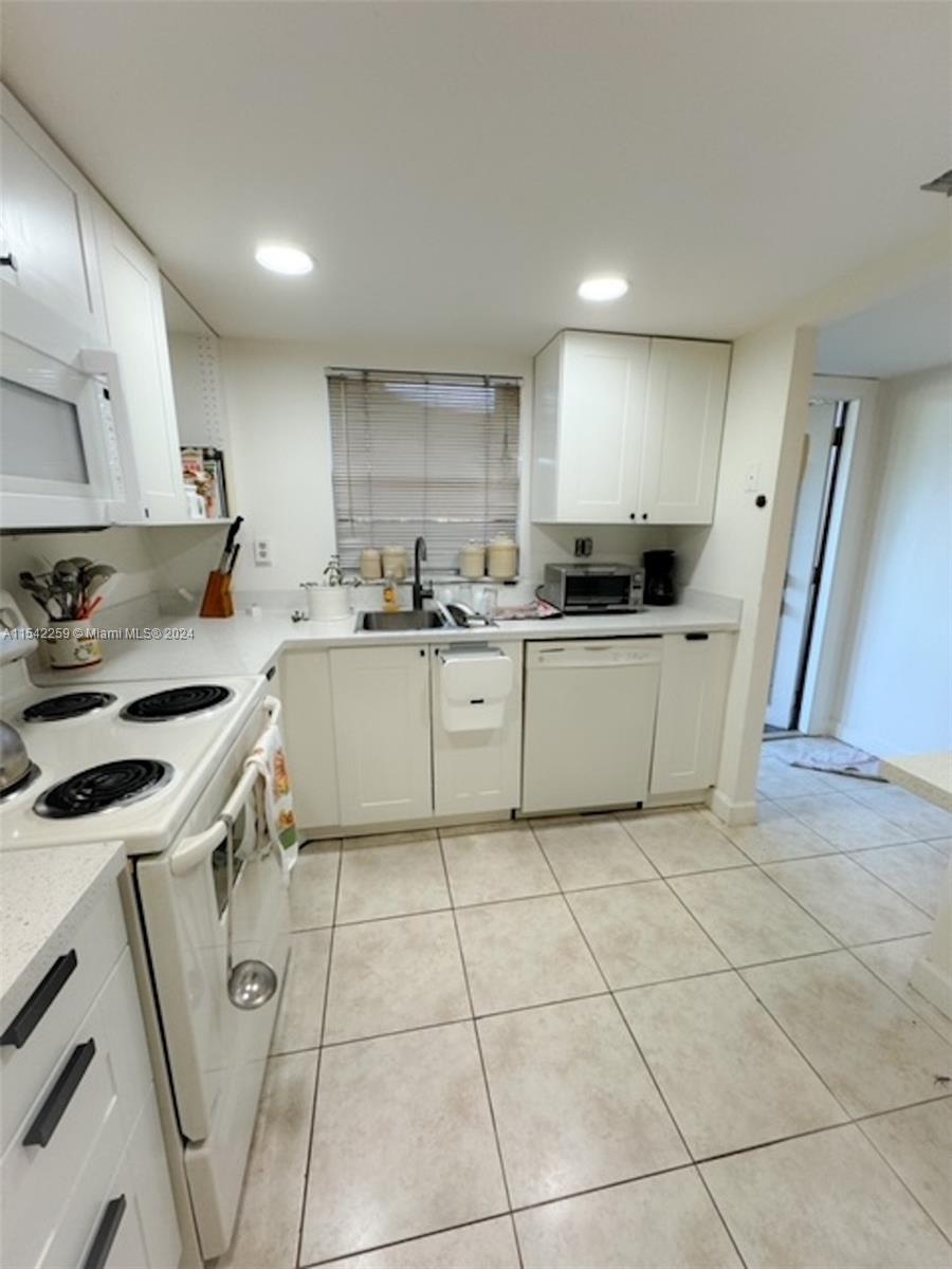 9800 SUNRISE LAKES BLVD Unit: 109