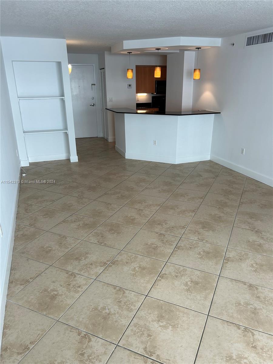 6917 Collins Ave # 912