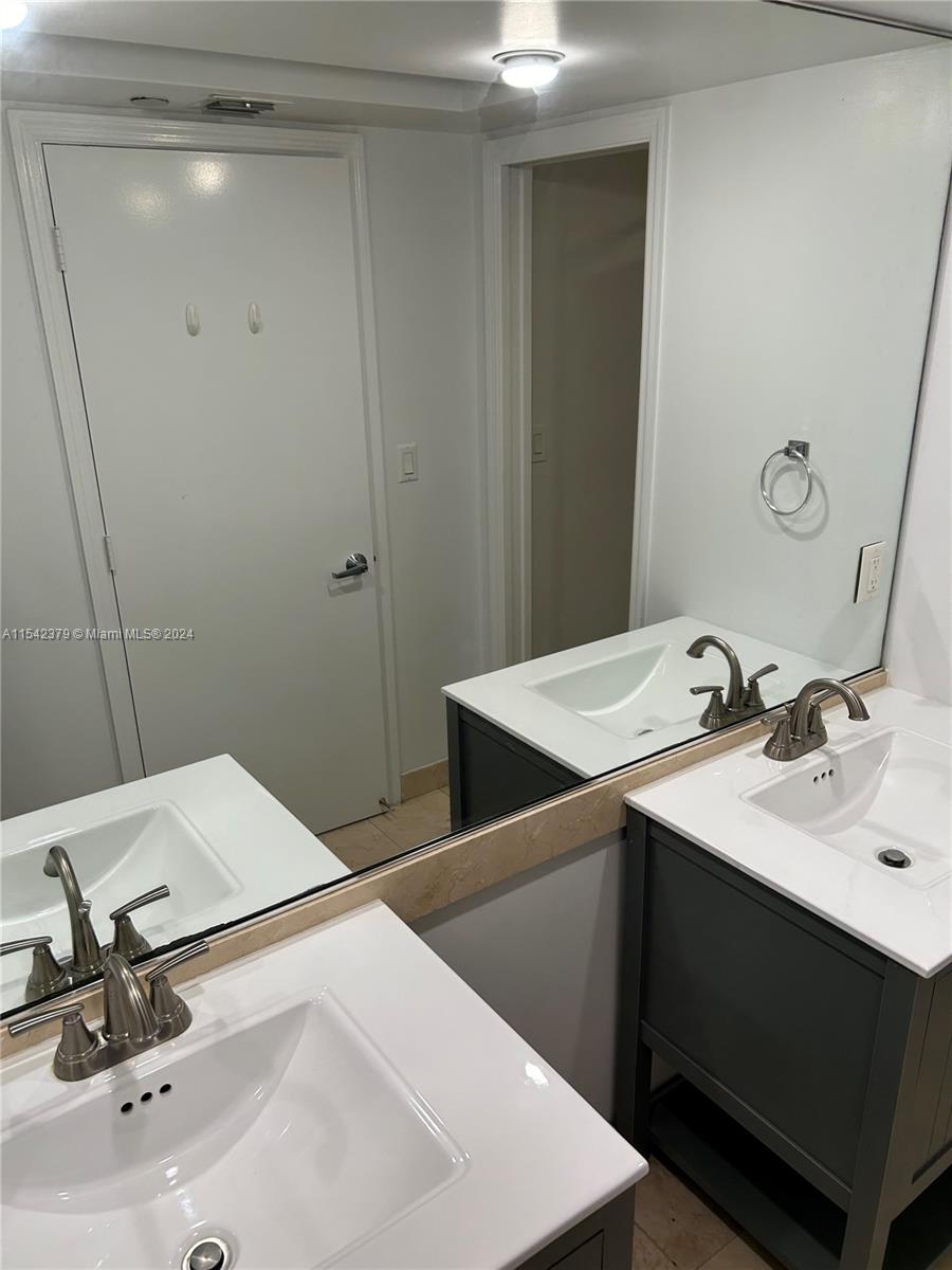 6917 Collins Ave # 912