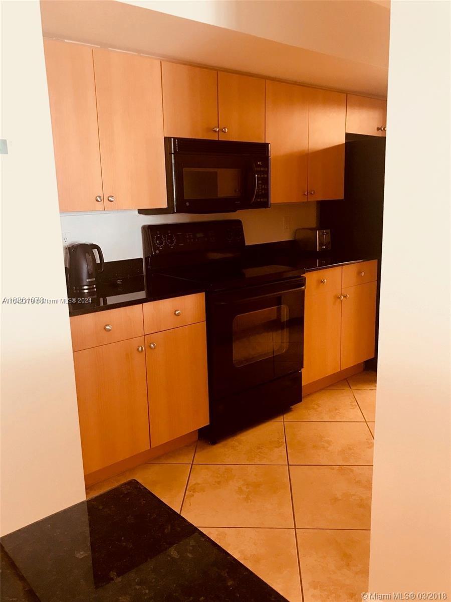 6917 Collins Ave # 912