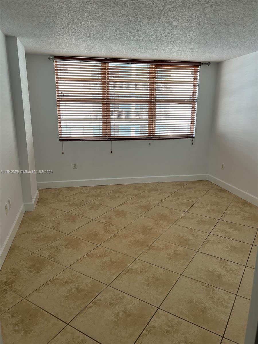 6917 Collins Ave # 912