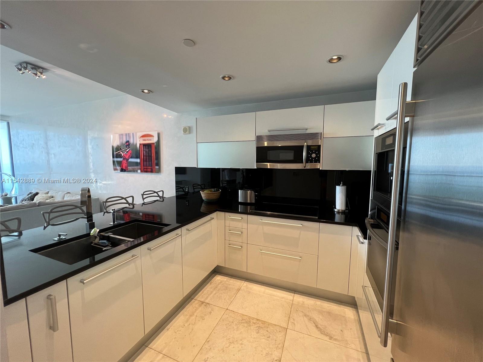 17121 Collins Ave # 903