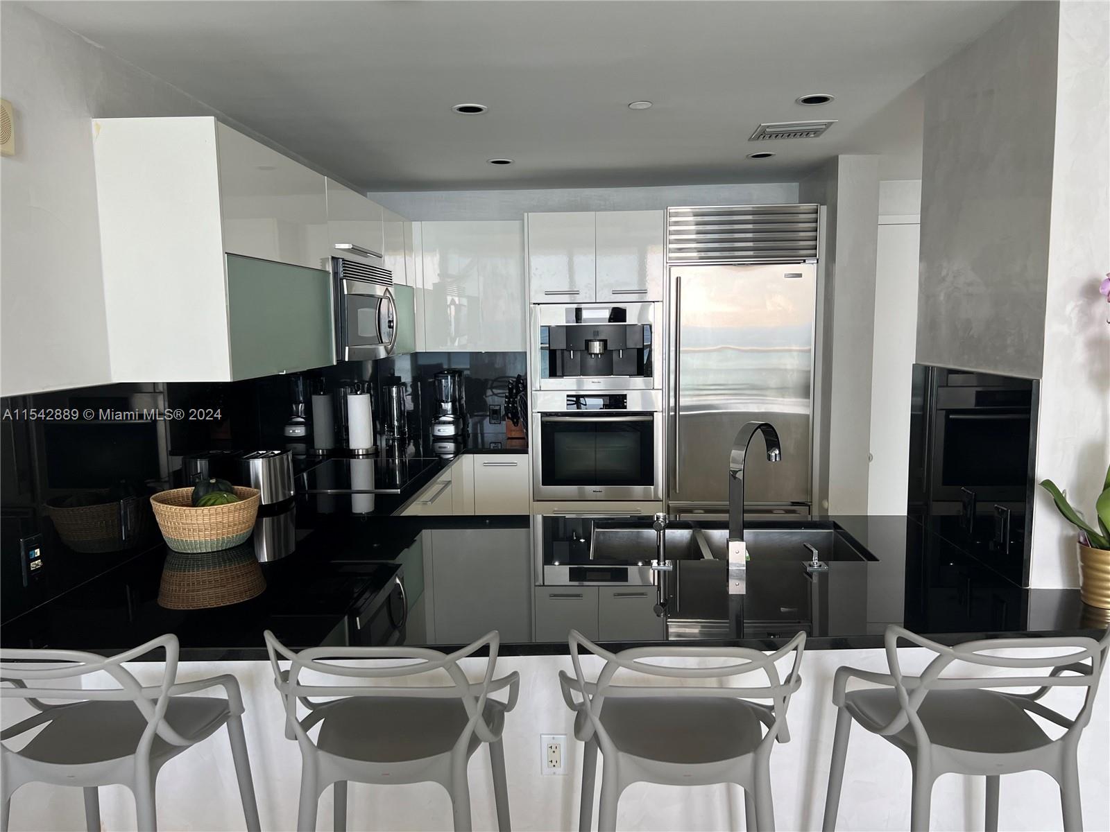 17121 Collins Ave # 903