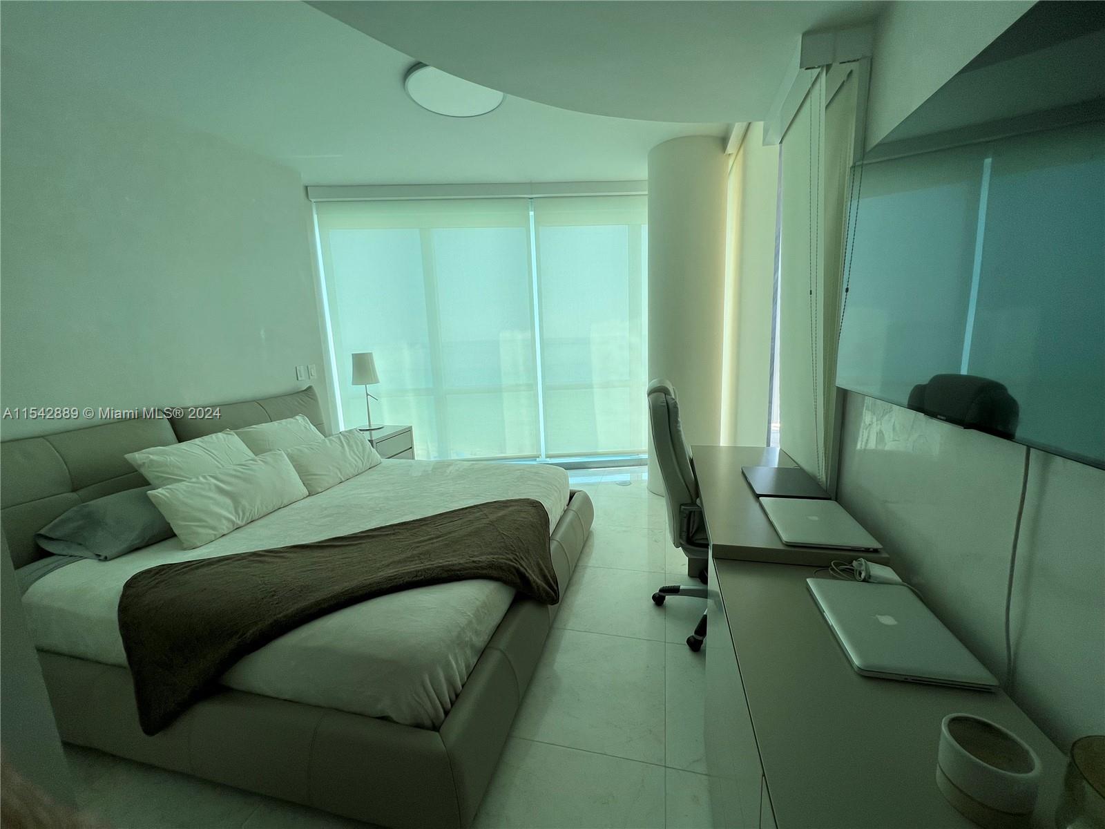 17121 Collins Ave # 903