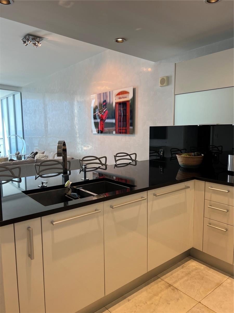 17121 Collins Ave # 903