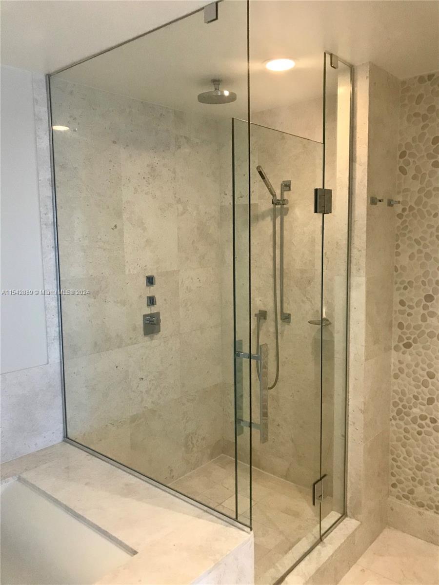 17121 Collins Ave # 903