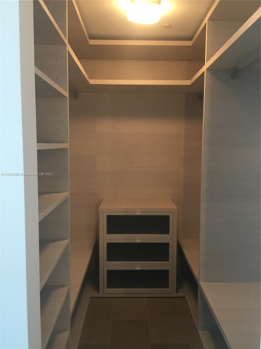 68 SE 6th St # 3406