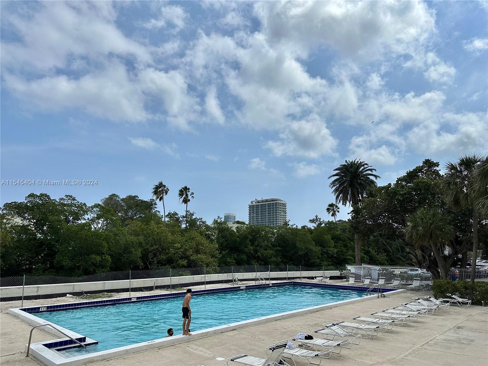 7441 Wayne Ave # 12N