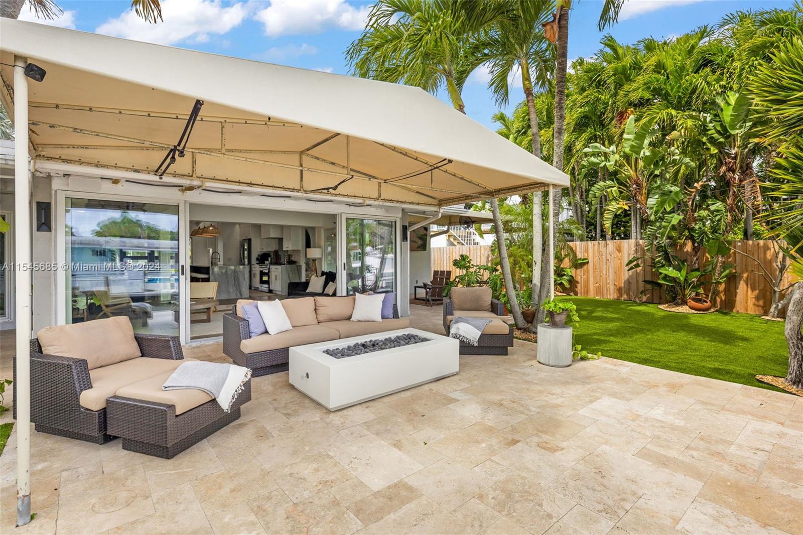 2554 Tortugas Ln