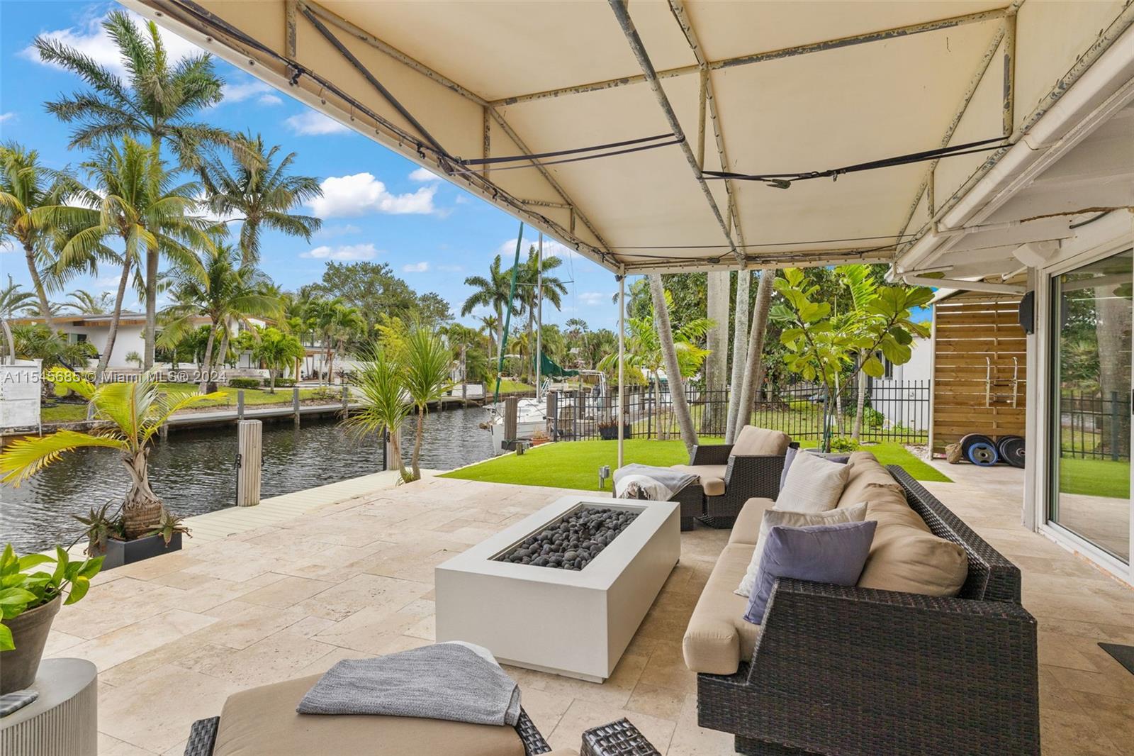 2554 Tortugas Ln