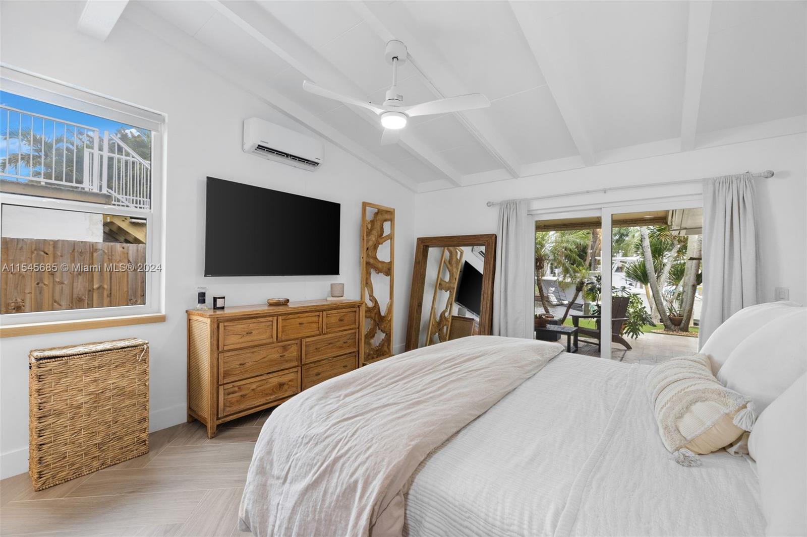 2554 Tortugas Ln