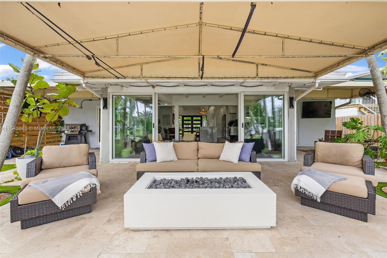 2554 Tortugas Ln