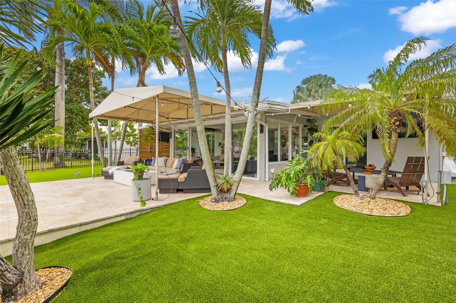2554 Tortugas Ln