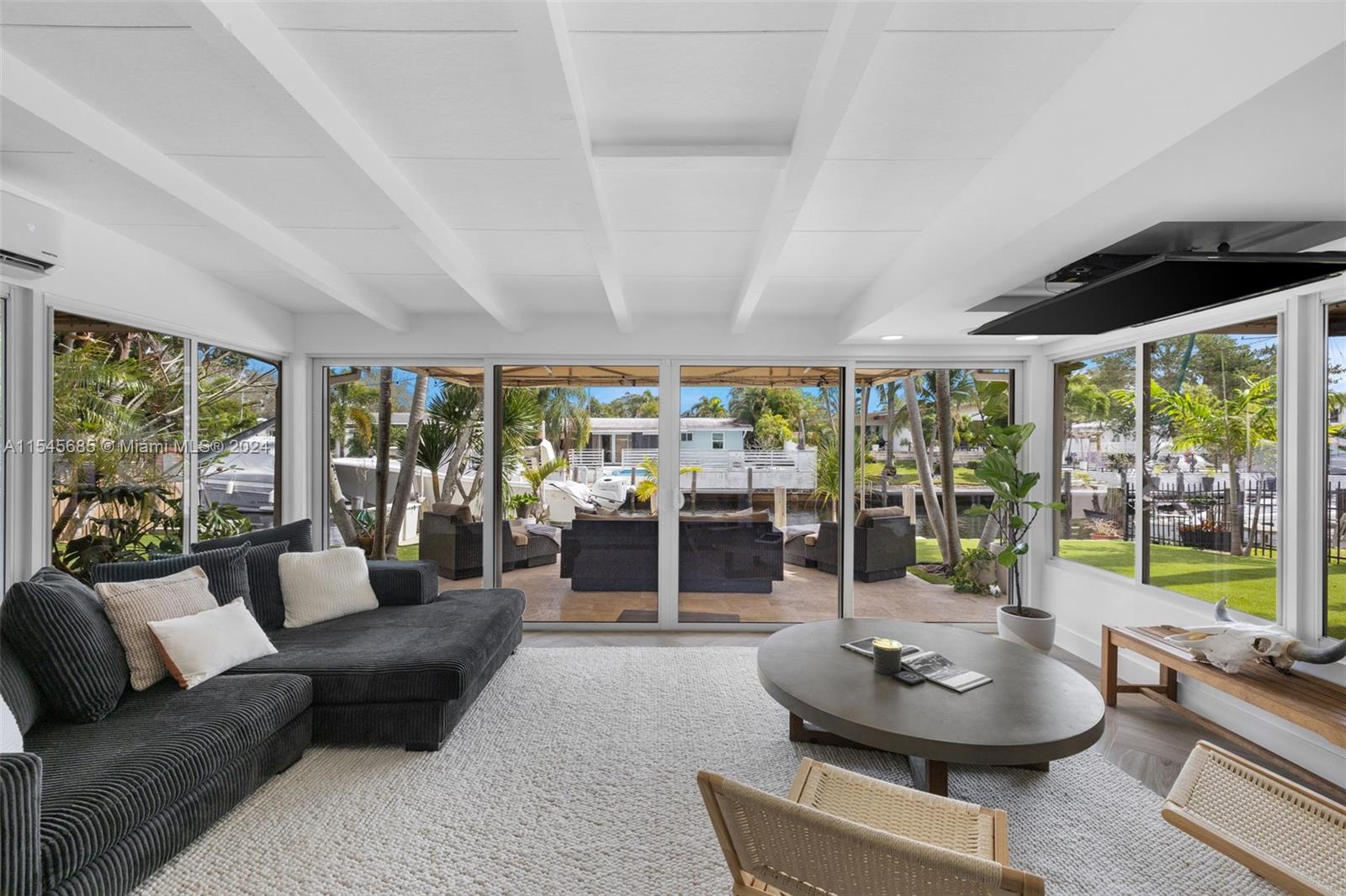 2554 Tortugas Ln