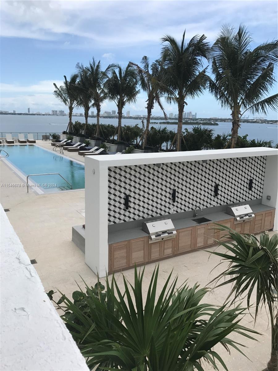 2900 NE 7 Ave # 703