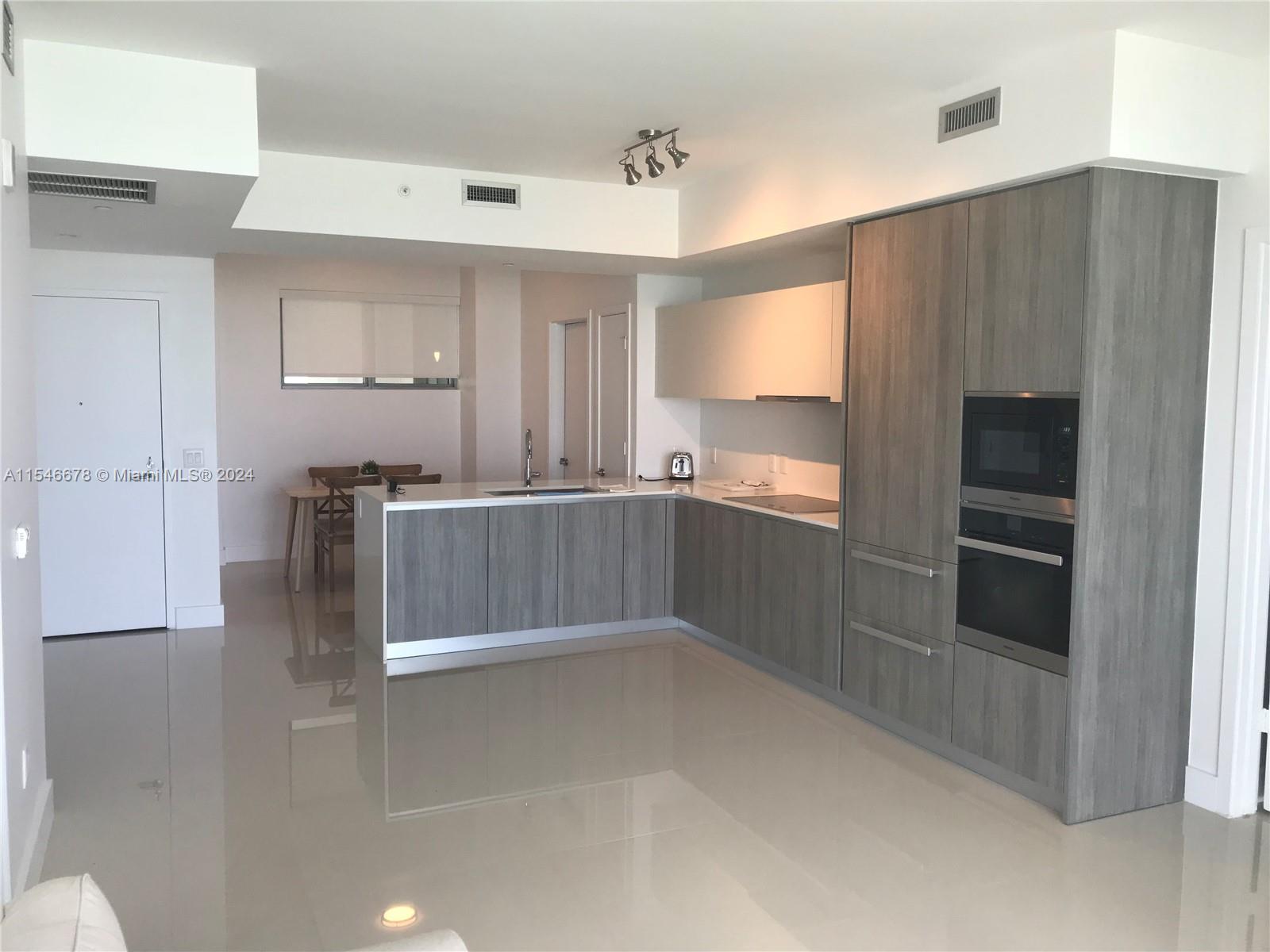 2900 NE 7 Ave # 703